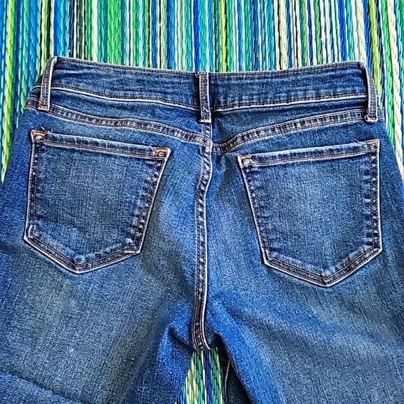 Old Navy Rock Star Cutoff Distressed 5 Pocket Mid Rise Shorts Women Size 8 - Picture 5 of 7